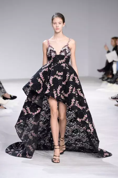 Giambattista Valli võtab omaks lilled 2016. aasta kevadeks Couture'iks