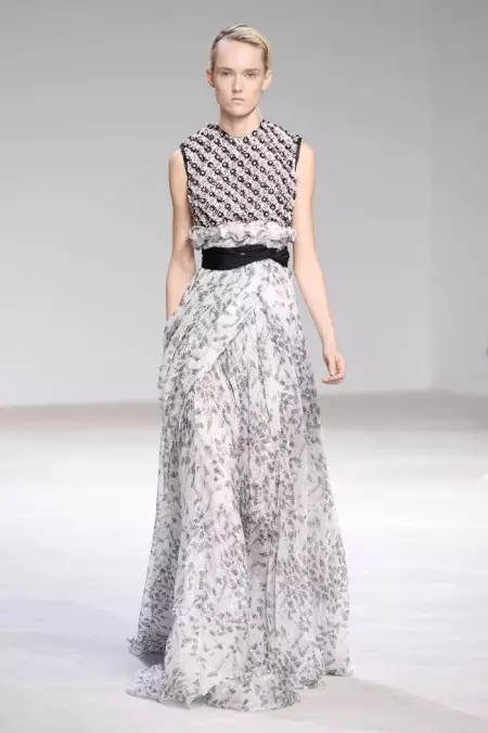 Giambattista Valli omarmt bloemen voor lente 2016 Couture