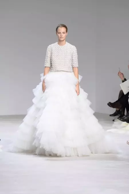 Giambattista Valli Merangkul Bunga untuk Couture Musim Bunga 2016