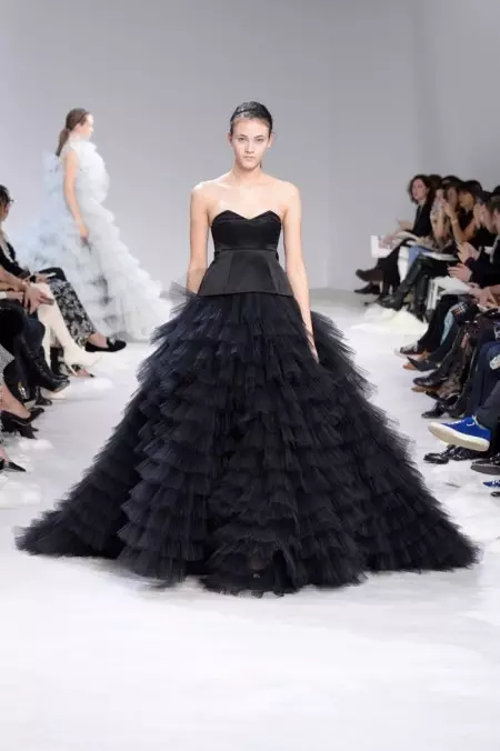 Giambattista Valli-ն գրկել է ծաղիկները 2016 թվականի գարնանային կուտյուրի համար