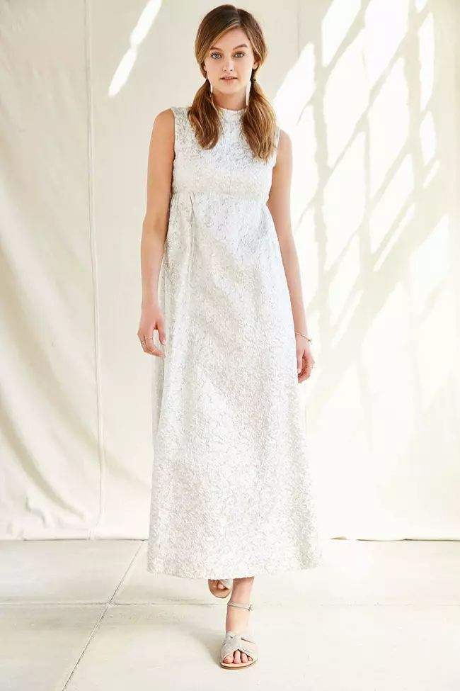 Vintage Silver Brocade Gown beskikber foar $ 498