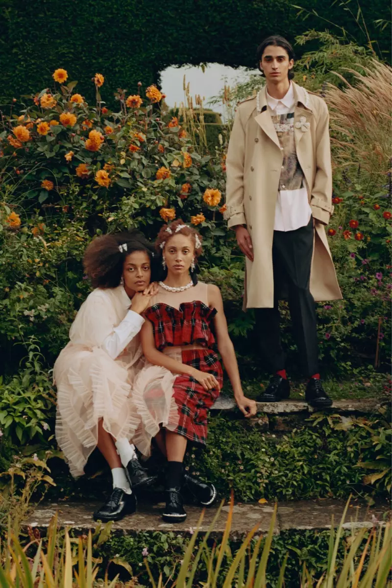 Simone Rocha x H & M реклама кампаниясеннән рәсем.