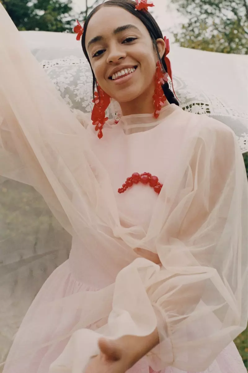 Kelsey Lu stendur fyrir herferð Simone Rocha x H&M.