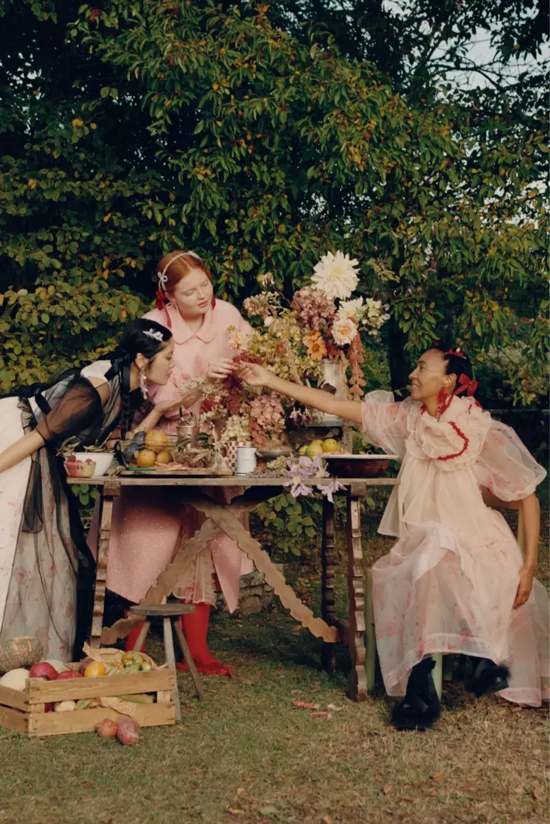 Simone Rocha x H&M Kampagne setzt Location zu Northiam, East Sussex, England.