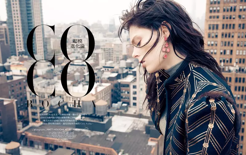 Coco Rocha သည် Jill Stuart ဆွယ်တာအင်္ကျီနှင့် Erickson Beamon နားကပ်များဖြင့် Gucci ချယ်လှယ်ထားသော ဂျာကင်အင်္ကျီကိုဝတ်ဆင်ထားသည်။