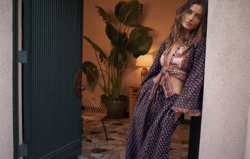 Modely Andreea Diaconu vytištěné separátně v kampani Zimmermann Swim Summer 2018