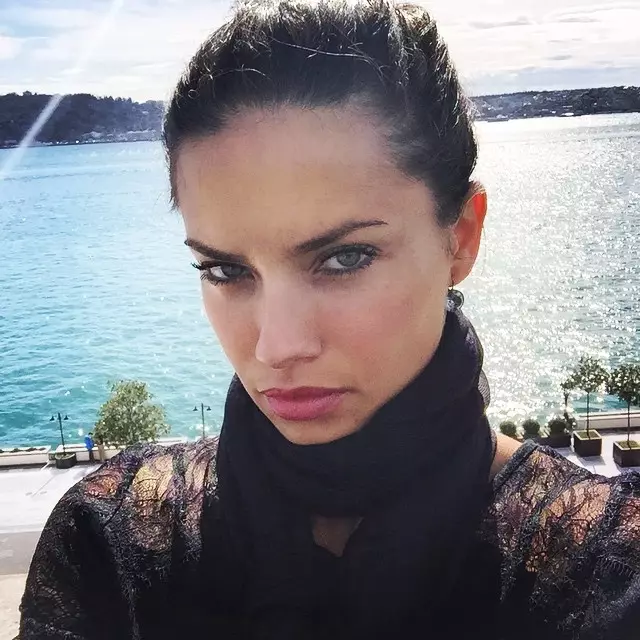 Adriana Lima säger adjö till Turkiet