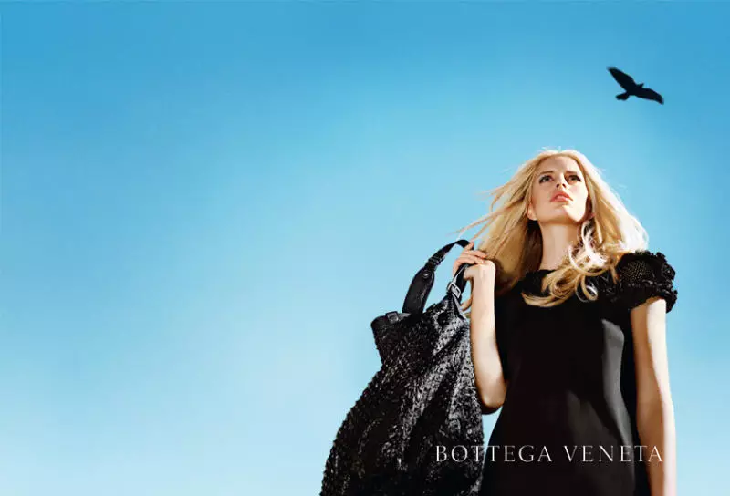 Bottega Veneta פרילינג 2011 קאַמפּיין | קאַראָלינאַ קורקאָוואַ דורך אַלעקס פּראַגער