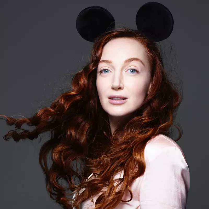 Olivia Grant verskyn in Mickey Mouse & Me-boek. Foto: Rankin