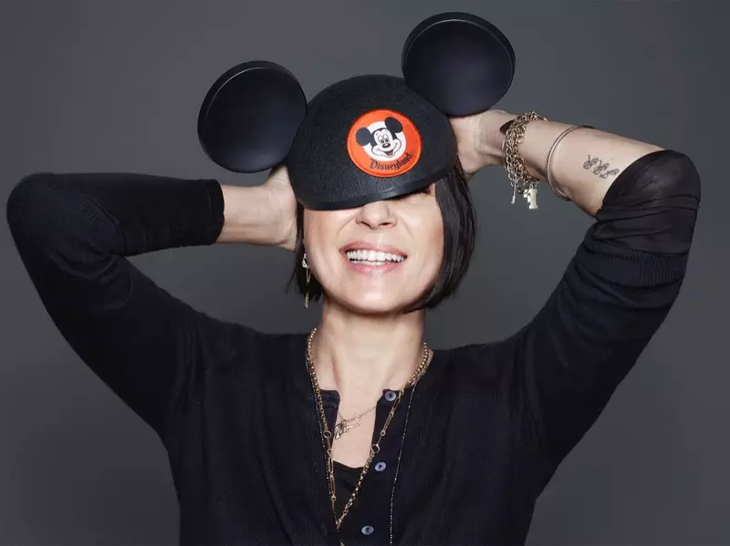 Sadie Frost đóng vai chính trong sách Mickey Mouse & Me. Ảnh: Rankin