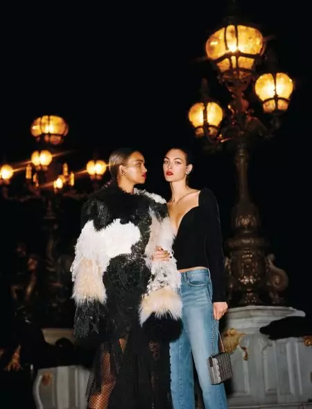 Irina Shayk နှင့် Stella Maxwell သည် W မဂ္ဂဇင်းအတွက် Paris တွင် Spring Collections ကို မော်ဒယ်လုပ်ပါ။