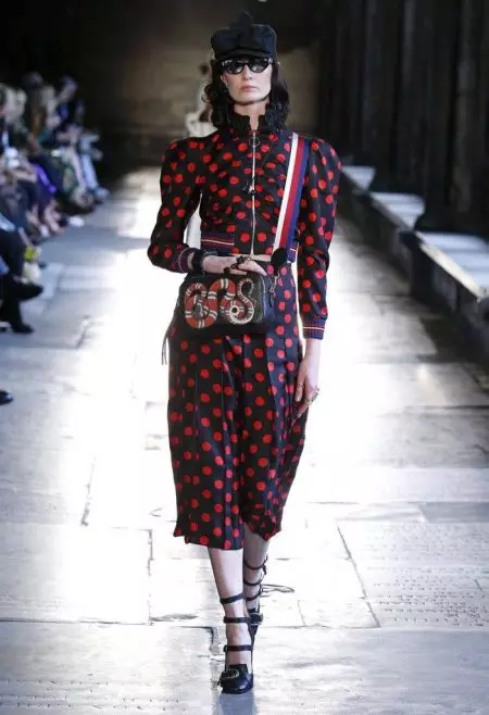 Koleksiyona Gucci's Cruise 2017 Ruhê Londonê digire