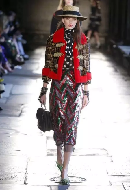 Gucci's Cruise 2017 kolekcija iegūst Londonas garu