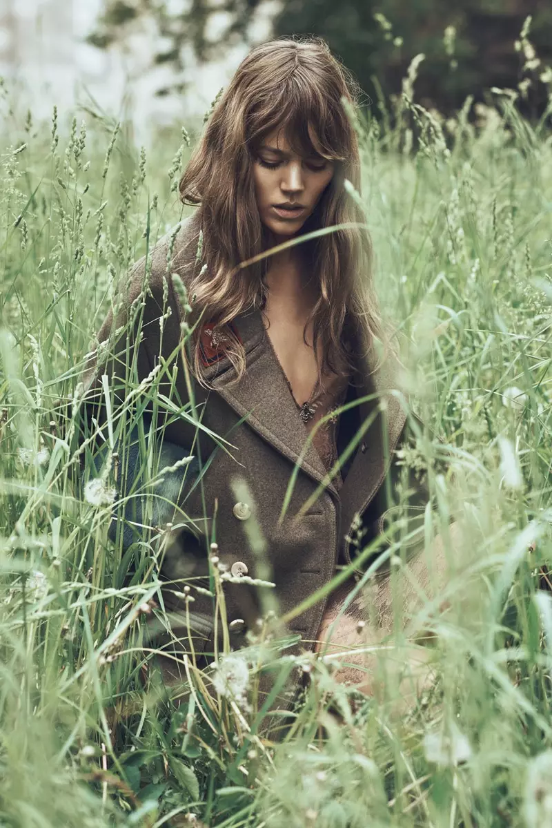 Freja Beha Erichsen Lands WSJ. मासिकाची सप्टेंबर 2015 कव्हर स्टोरी