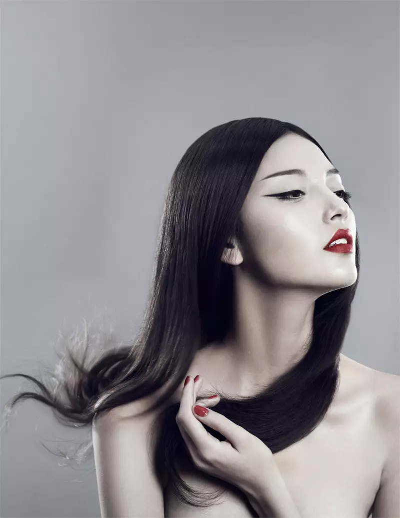 Elsa Andrade Gets Super Sleek għal Elle Vietnam, Lensed minn Xi Sinsong