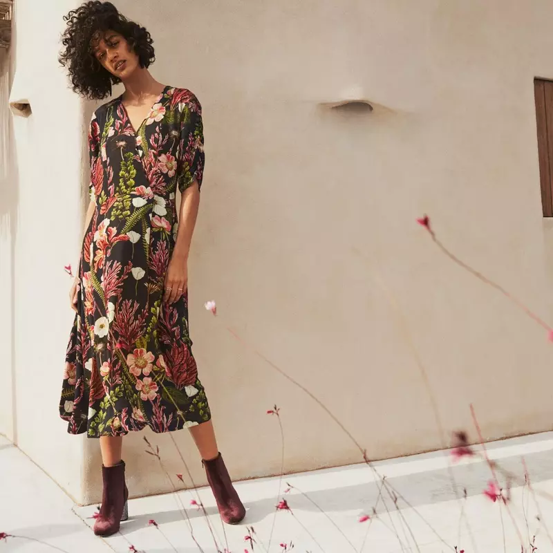 ग्लिटरी हिल्ससह H&M पॅटर्न केलेले ड्रेस आणि बूट