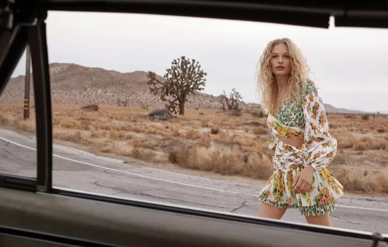 Zimmermann presenta un vestit Golden Surfer a la campanya de primavera de 2018