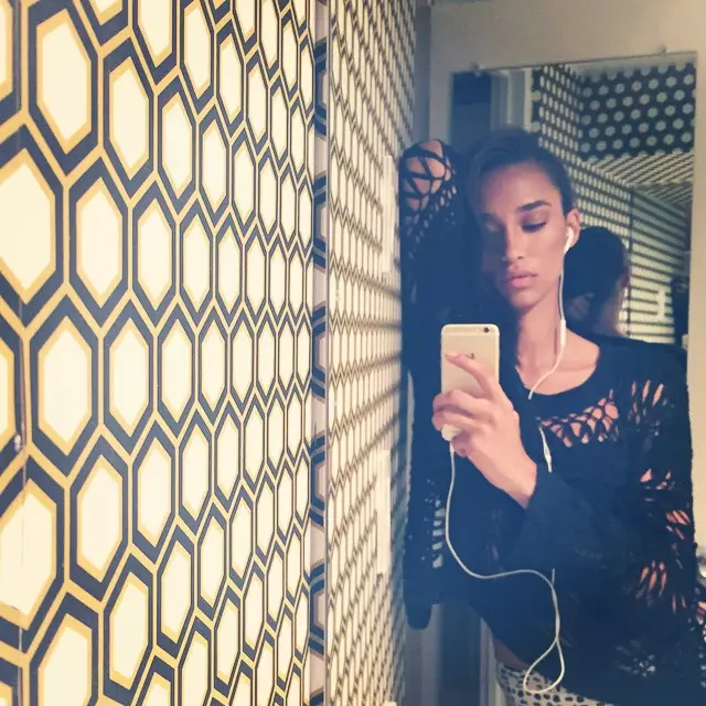 Anais Mali bir selfie paylaştı