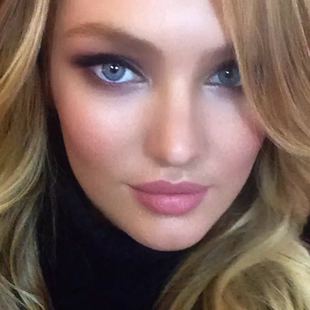 Candice Swanepoel nell'immagine di bellezza di Hung Vanngo