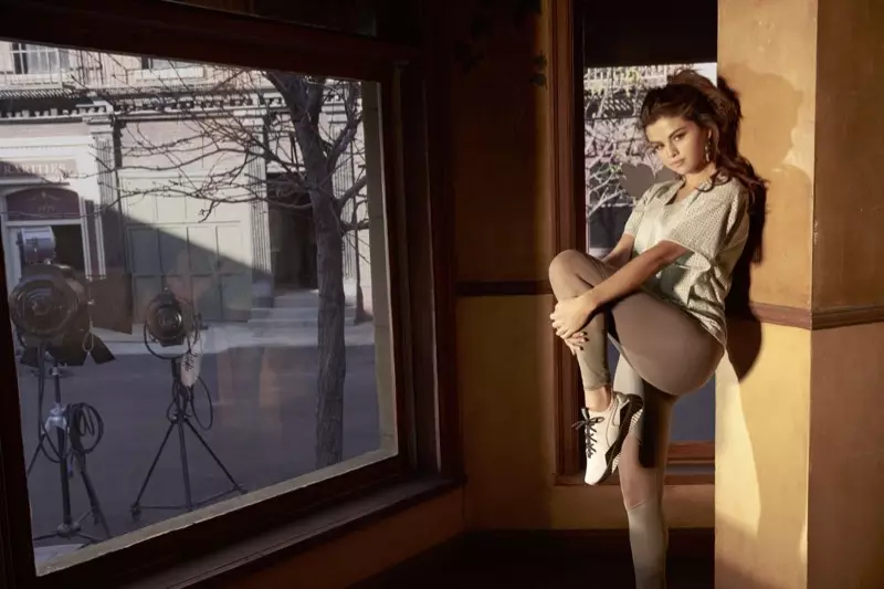 Şarkıcı Selena Gomez, Puma Defy spor ayakkabı kampanyasına öncülük ediyor