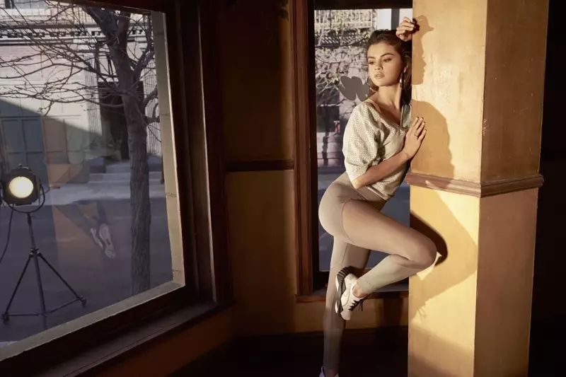 Selena Gomez dadi bintang ing kampanye sneaker PUMA Defy