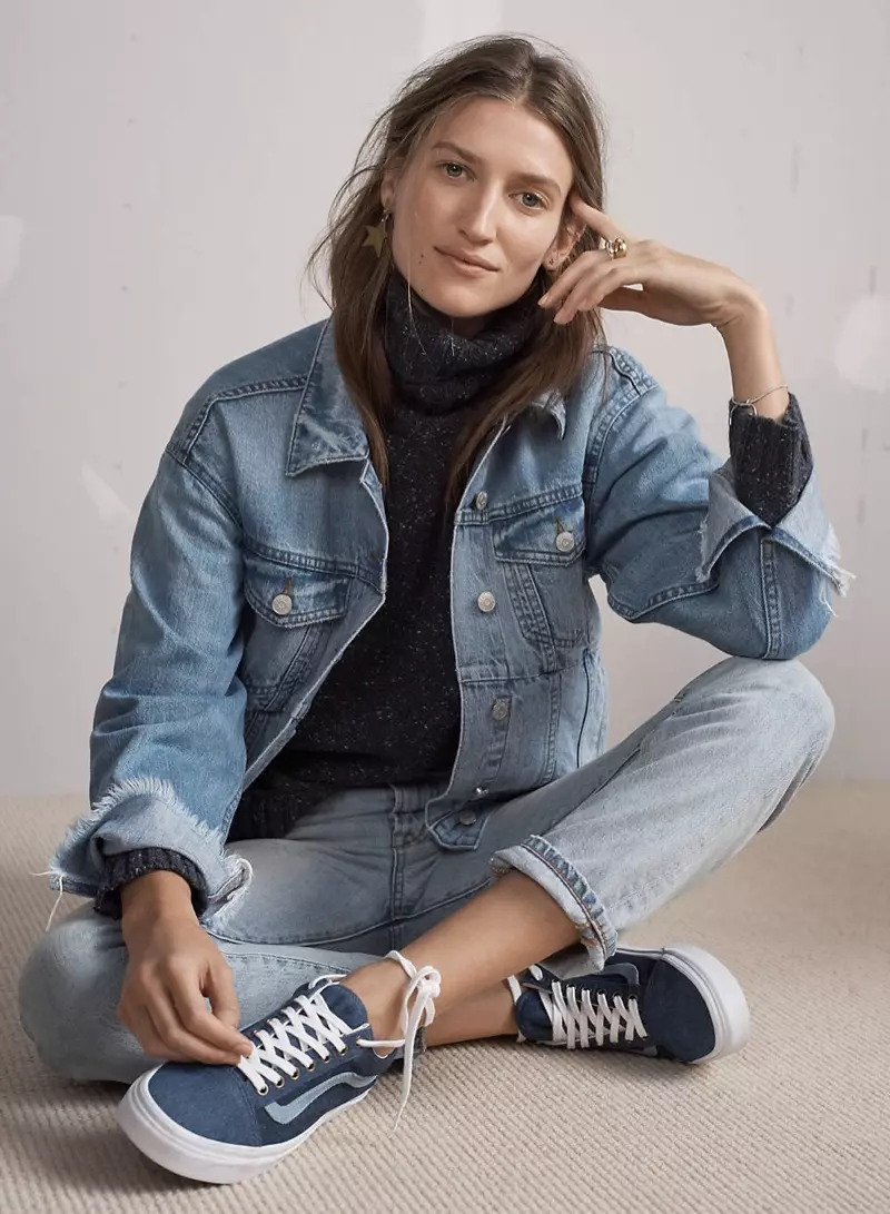 Madewell rekonstruksiya qilingan jan ko'ylagi, to'q turtlak sviter, Fitsjerald yuvishdagi mukammal yozgi jinsi va jinsi kiyimdagi Madewell x Vans Unisex Old Skool krossovkalari