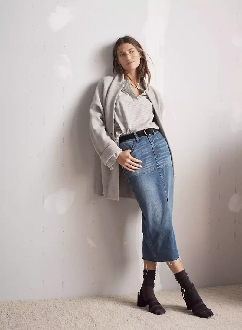 Madewell Blazer -neuletakki, haljattu tunikapaita, rekonstruoitu Midi Jean -hame ja mokkanahkainen Maria-sandaali