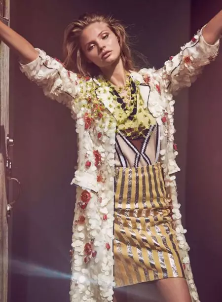 Magdalena Frackowiak ger semestervibbar i ELLE France Editorial