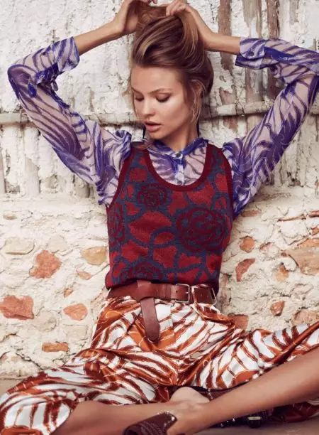 Magdalena Frackowiak ger semestervibbar i ELLE France Editorial