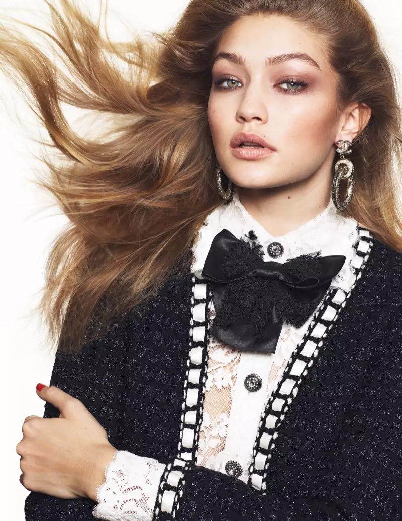 Gigi Hadid vire glam nan ak cheve li nan vag bonm ak machwè bronzed