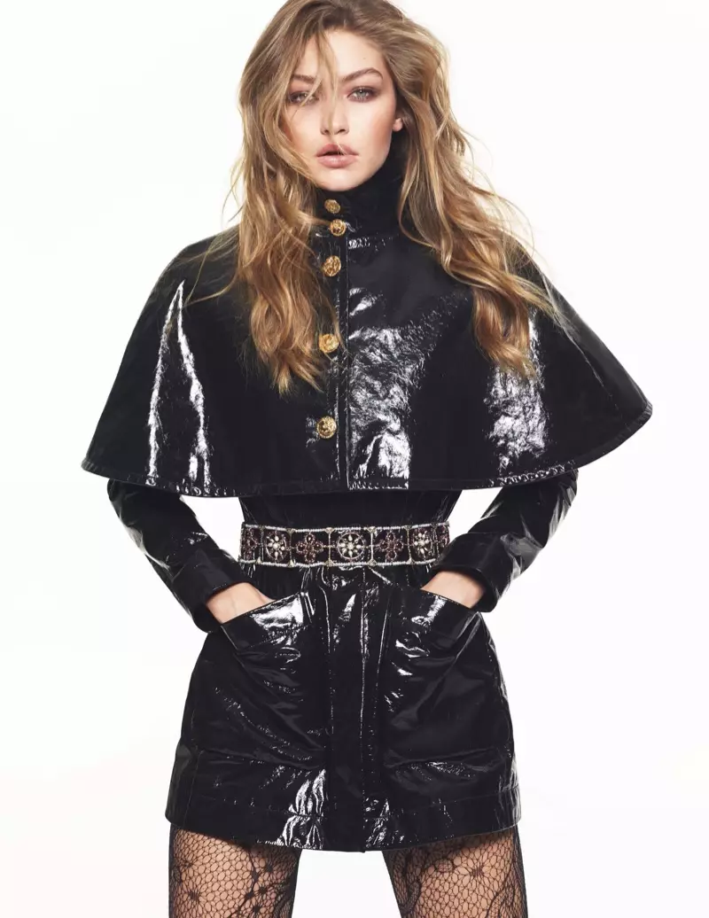 Gigi Hadid porte un look ceinturé de la collection pré-automne de Chanel