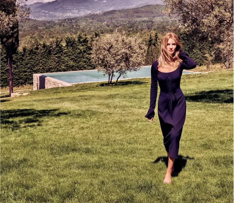 Rosie Huntington-Whiteley is 'n natuurlike skoonheid in Harper's Bazaar Australië