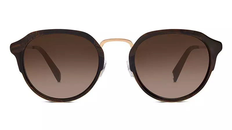 Ugogbe anya maka anwụ nke Warby Parker Wyatt na Marbled Walnut nwere lenses Brown Gradient $145