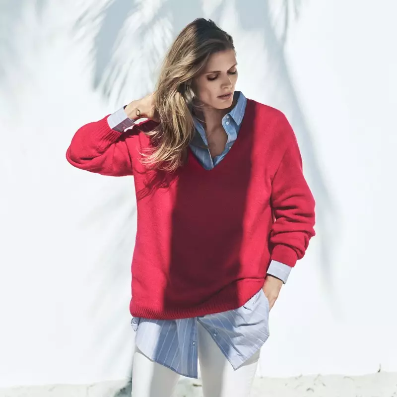 Pulover din tricot fin H&M, cămașă supradimensionată și blugi vintage subțiri la gleznă