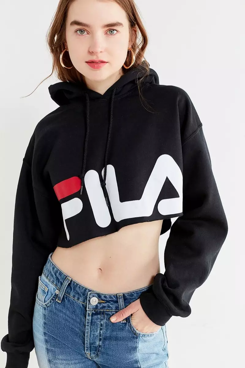 FILA x UO Cropped Hoodie Sweatshirt warna Hitam $65