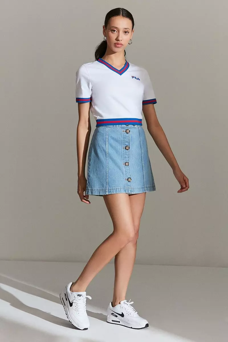 FILA x UO Narla Áo thun khoét cổ chữ V $ 38