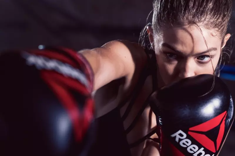 Gigi Hadid slår nogle slag for Reebok-kampagnen