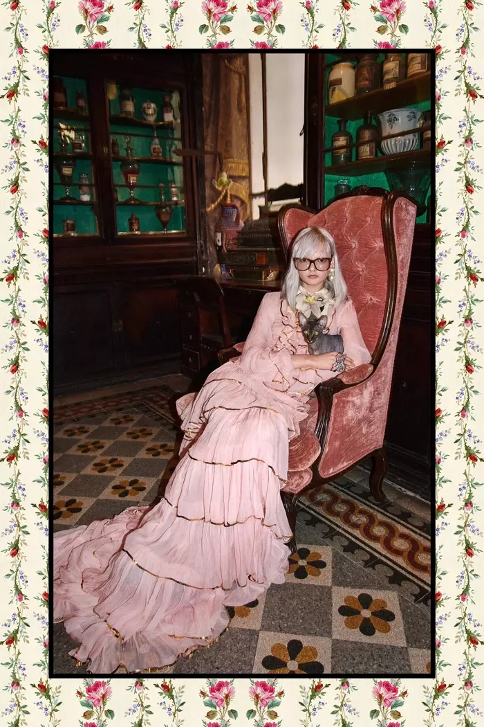 Robe rose à volants avec nœud - Collection Gucci Pre-Fall 2017