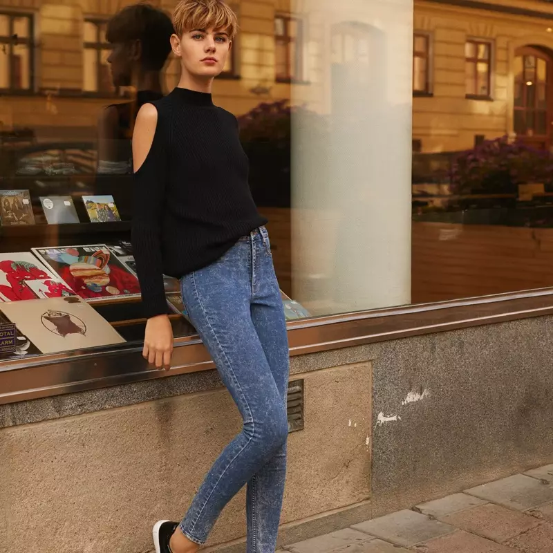 H&M Top-Shoulder Open-Shoulder, Super Skinny High Jeans and Sneakers