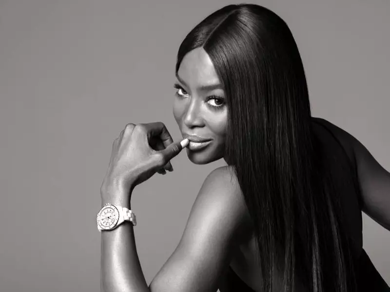 Ofurfyrirsætan Naomi Campbell kemur fram í Chanel J12 Watch herferðinni