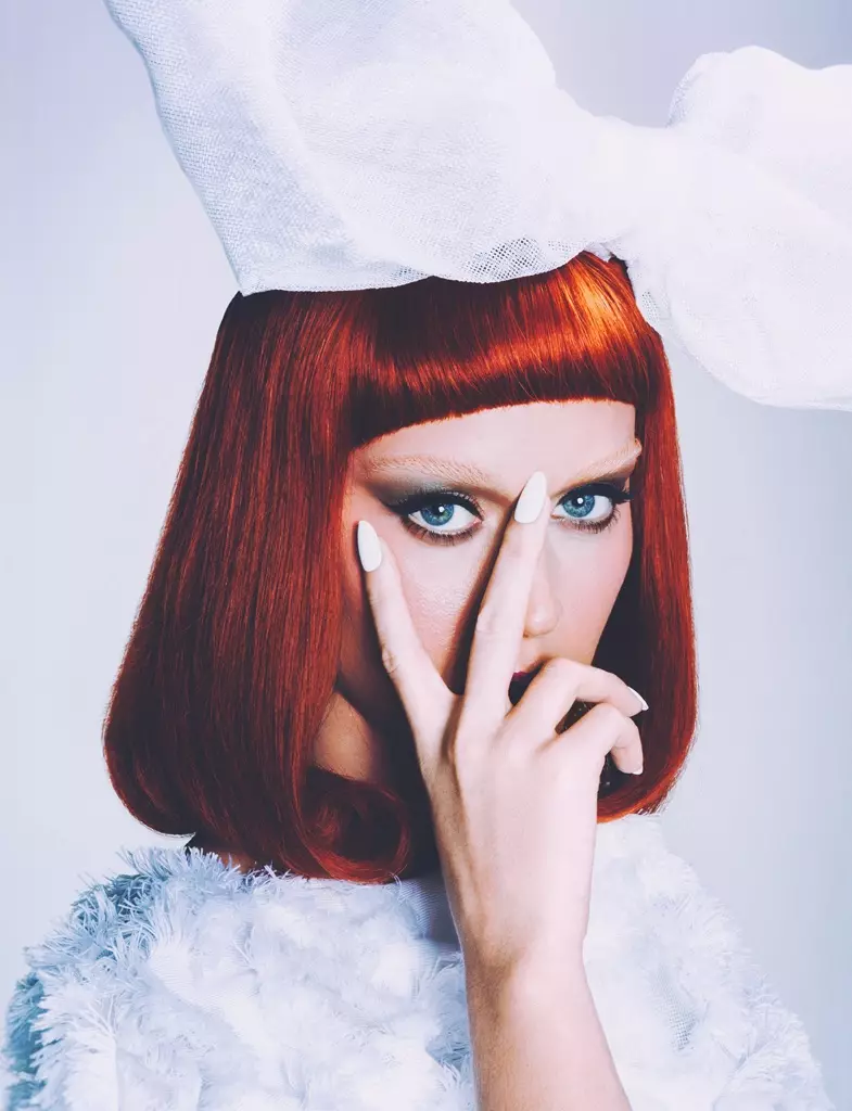 Katy Perry poserer for Christian Oita i sommeren 2015-udgaven af Wonderland Magazine