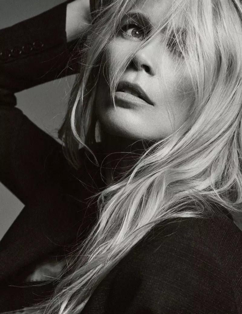 Claudia Schiffer Sportovní ležérní denim pro Vogue Paris