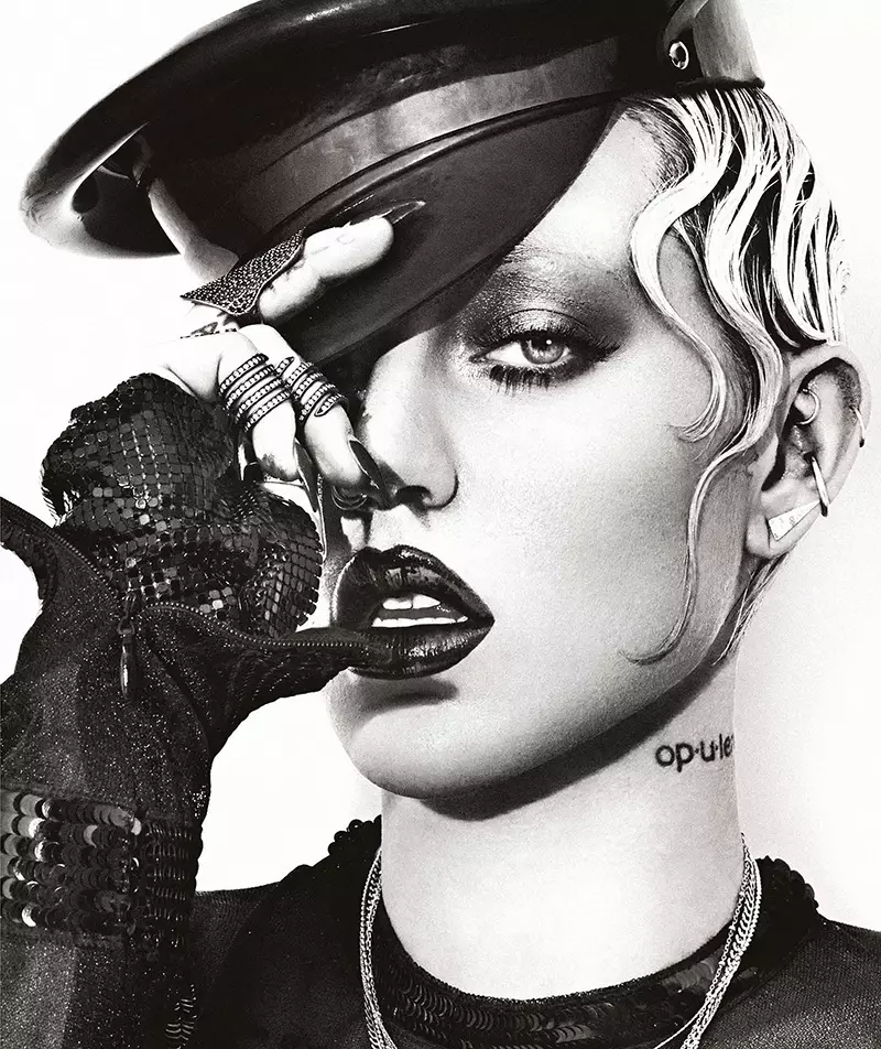 Pop Vixen i níolón Singeapór le An Le is ea Brooke Candy