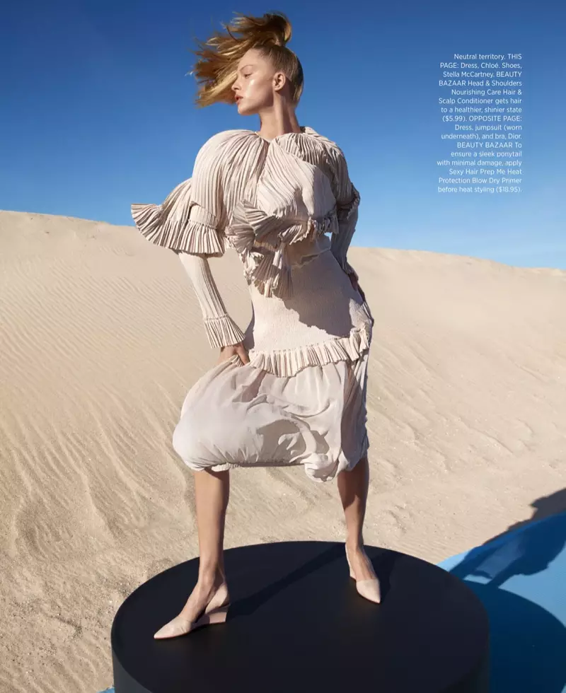 Abby Champion está linda de pregas para a Harper's Bazaar