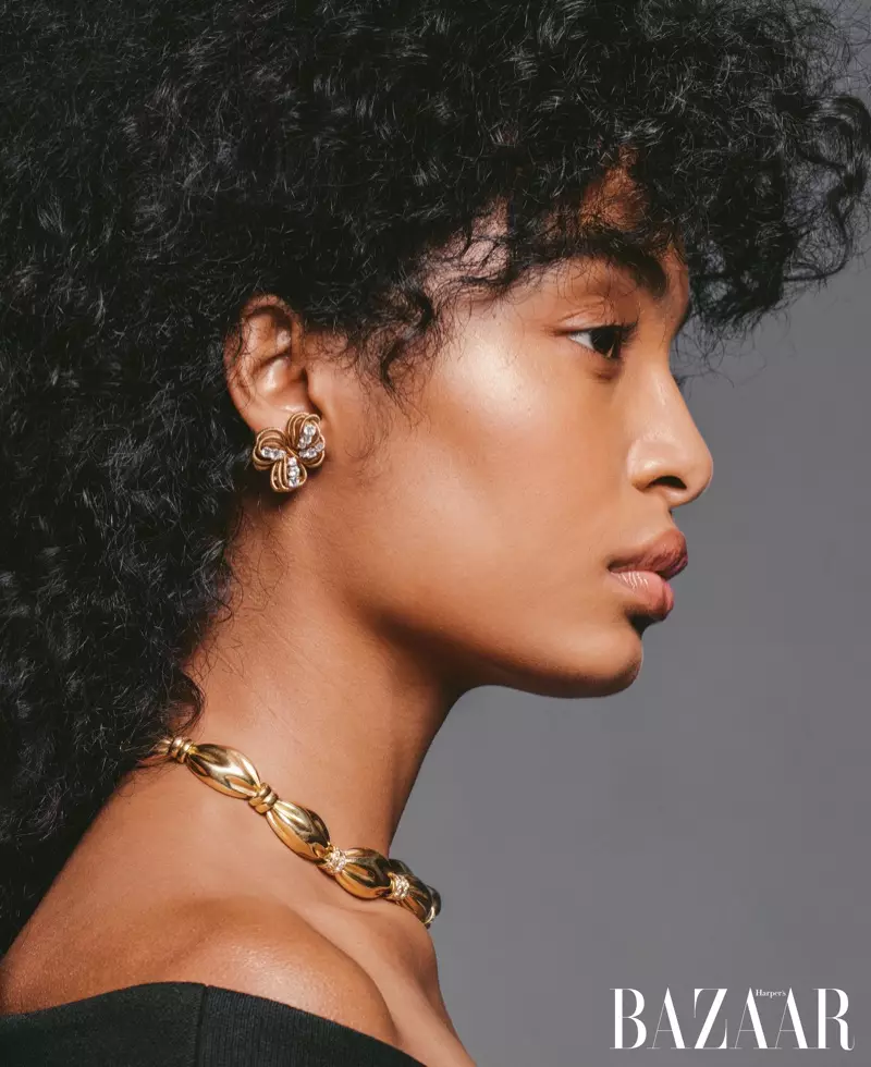 Yara Shahidi na-esetịpụ ihe onyonyo a na-emegharịbeghị maka Harper's Bazaar US