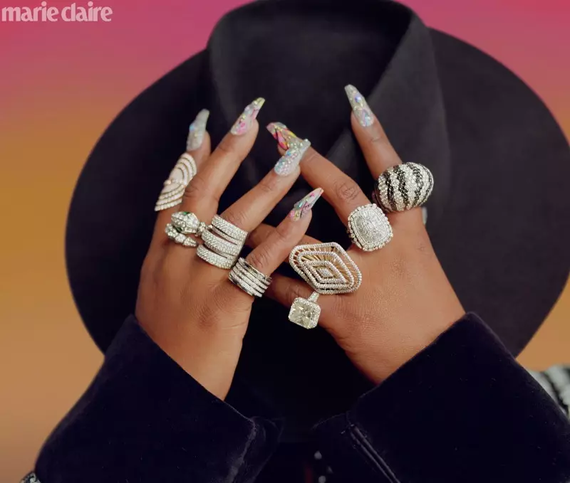 Missy Elliott muestra anillos brillantes