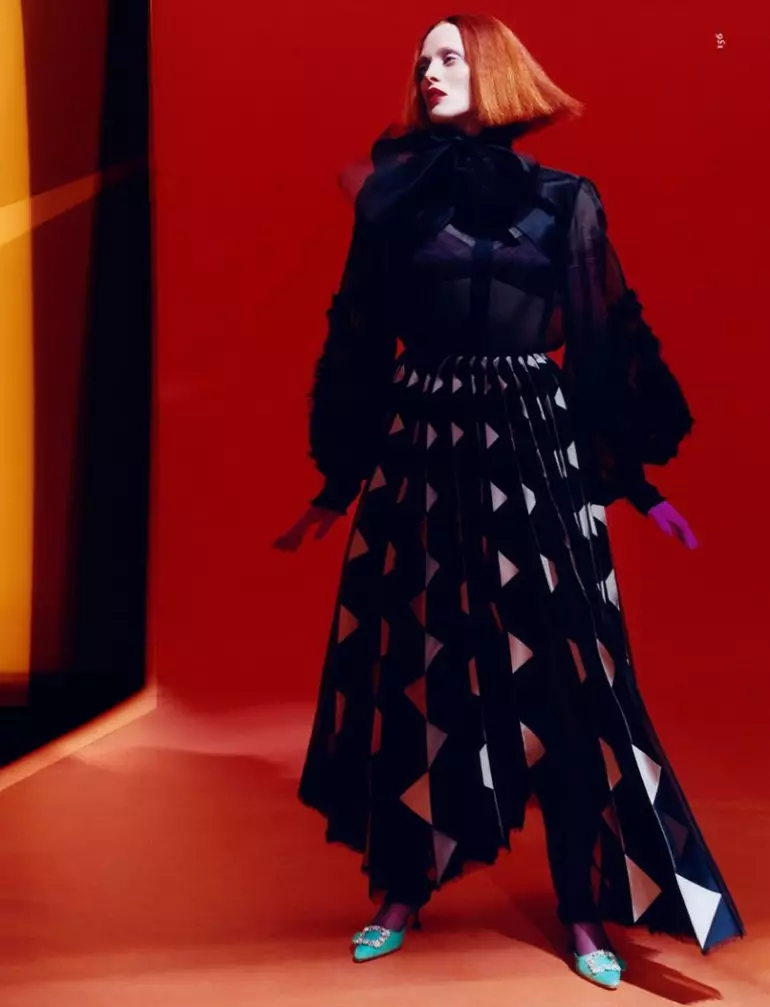 Karen Elson verzaubert in Haute Couture für das Dazed Magazine