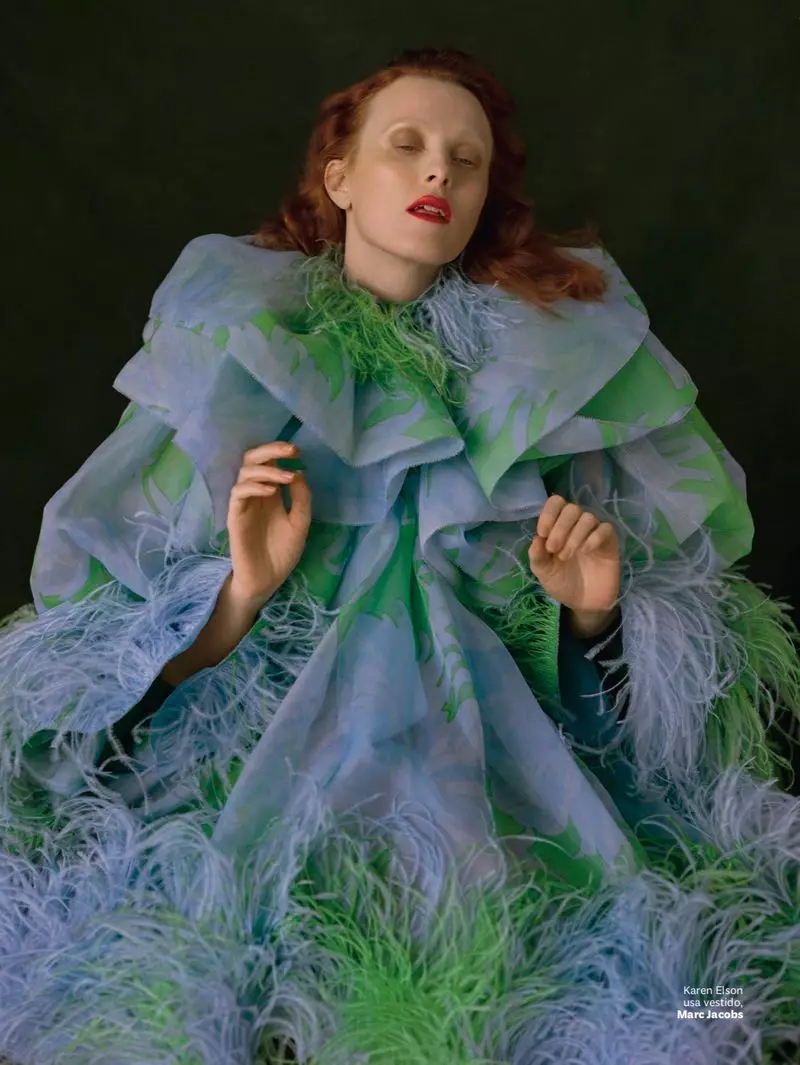 Karen Elson encanta con plumas para Vogue Brasil