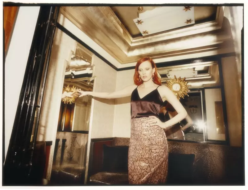 Karen Elson Exudes Pure Elegance ສໍາລັບວາລະສານ ES