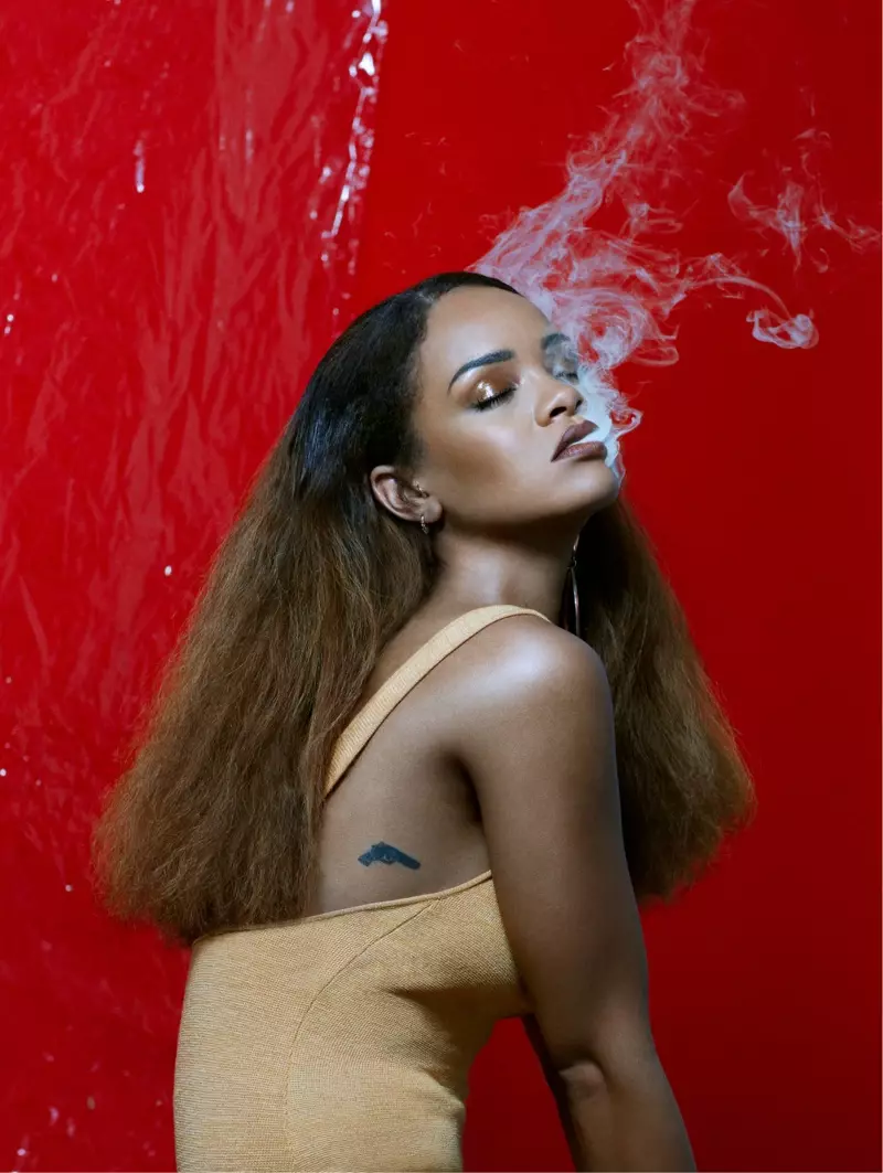 Rihanna นำแสดงโดย Fader Magazine Cover Story